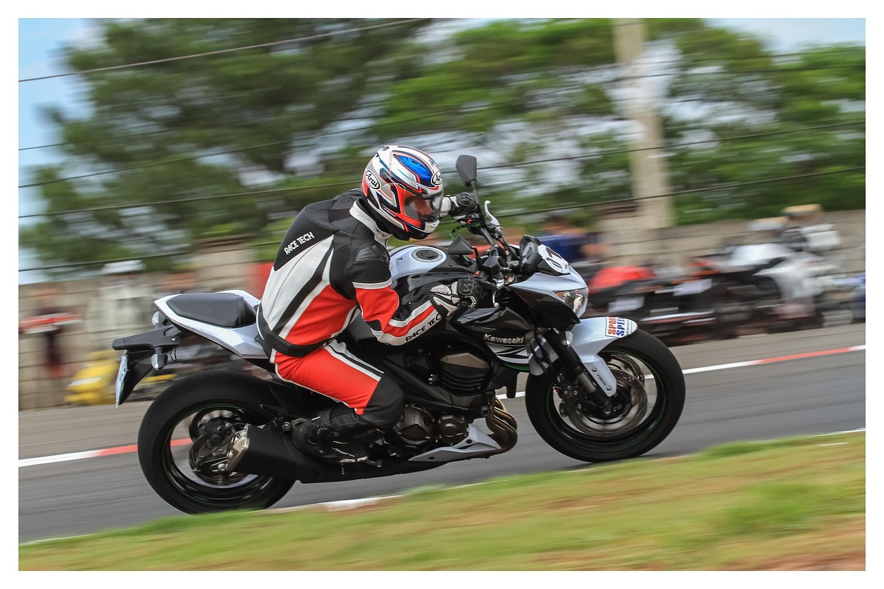 方盒爱国中支：详情下载教程依依钻石APp